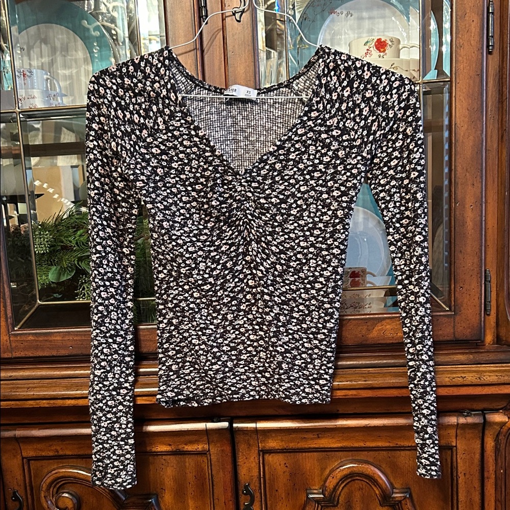 Hollister Black & White Floral V-Neck Long Sleeve Top